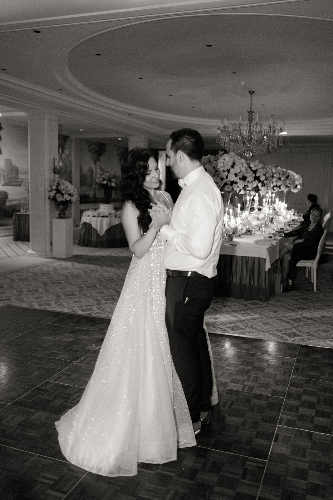 first dance with groom and bride on the bristol